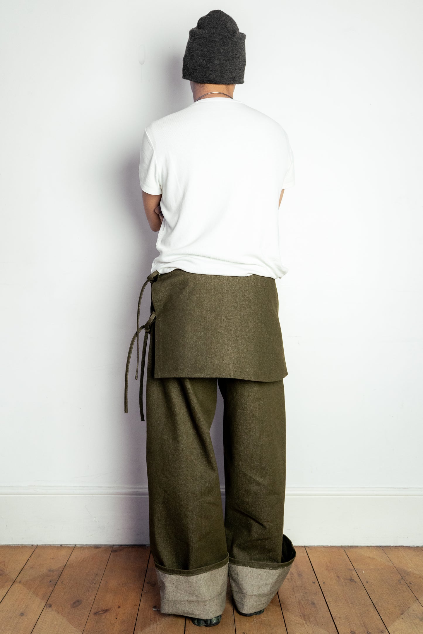Two-tie Apron Trousers in Khaki